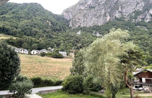 Saint-Beat Apartamento | Mountain view 2-bedroom Pyrenees apartment