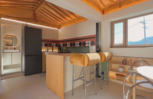 Samcheong-dong Casa | Mountain View 3 Bedroom Traditional Hanok with Bathtub in Bukchon