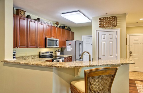 Maggie Valley Condominio | Mountain View and 8th green! 70" TV, gas fireplace, Fast WIFI,Amenities included