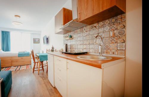 Kazbegi Apartamento | Mountain View Apartment with Balcony next to Gondola Ski Lift
