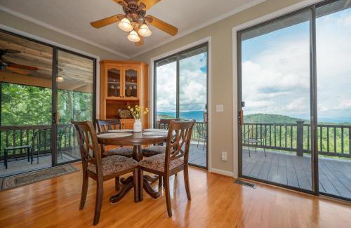 Piney Mountain Casa | Mountain View Cabin In Saluda With Full Kitchen