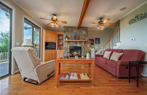 Piney Mountain Casa | Mountain View Cabin In Saluda With Full Kitchen