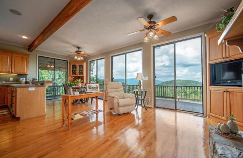 Piney Mountain Casa | Mountain View Cabin In Saluda With Full Kitchen