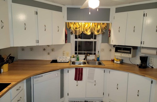 Speedwell Casa | Mountain View! Close to Lake and trails