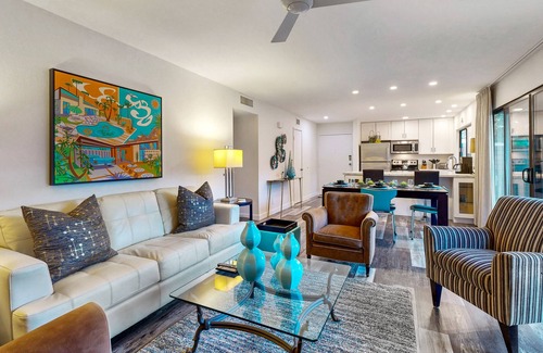 Sunrise Vista Chino Condominio | Mountain-view condo in a mid-century community with 3 pools & tennis
