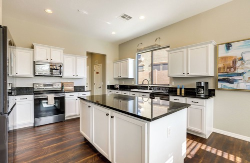 Estrella Mountain Ranch Casa | Mountain View Desert Retreat with 5 Bedrooms! Heated Saltwater Pool - Estrella