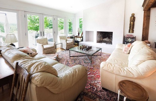 North Egremont Casa | Mountain View Estate Sleeps 18