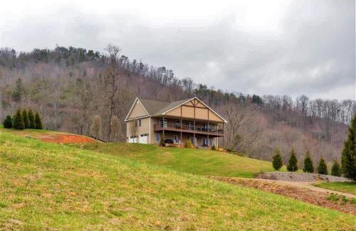 Franklin Casa | Mountain-View Franklin Retreat Near Hiking!