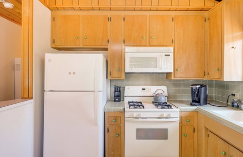 Pine Mountain Club Cabina | Mountain-View Haven w/ Deck in Pine Mountain Club