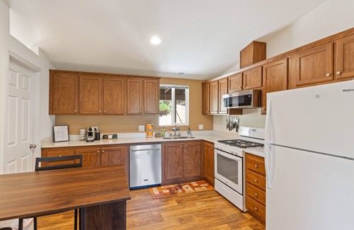 Oakhurst Casa | Mountain View Hideaway: Hot Tub, Near Yosemite & Bass Lake, Mountain View