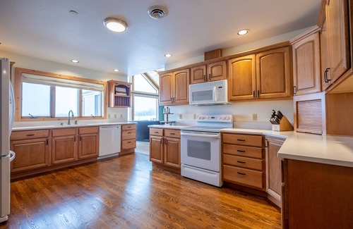 Bozeman Casa | Mountain View Home w/Hot Tub - Close to Downtown!