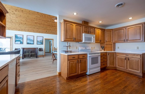 Bozeman Casa | Mountain View Home w/Hot Tub - Close to Downtown!