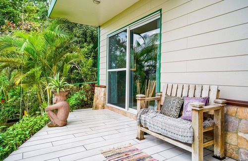 Quepos Casa | Mountain-view home with private infinity pool & outdoor shower - dog-friendly
