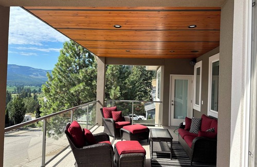 Lumby Casa | Mountain View Home with hot tub close to prime areas for outdoor enthusiasts