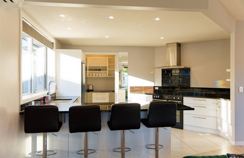 Kaikoura Casa | Mountain View - Kaikoura Holiday Home