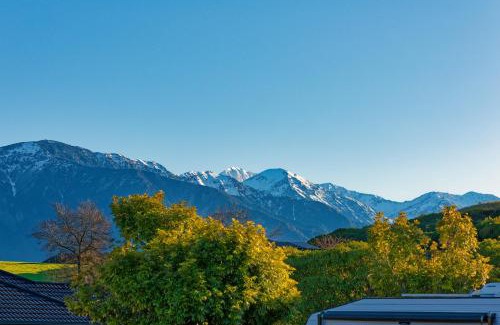 Kaikoura Casa | Mountain View - Kaikoura Holiday Home