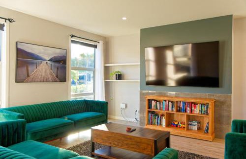 Kaikoura Casa | Mountain View - Kaikoura Holiday Home