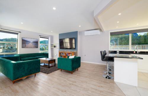 Kaikoura Casa | Mountain View - Kaikoura Holiday Home