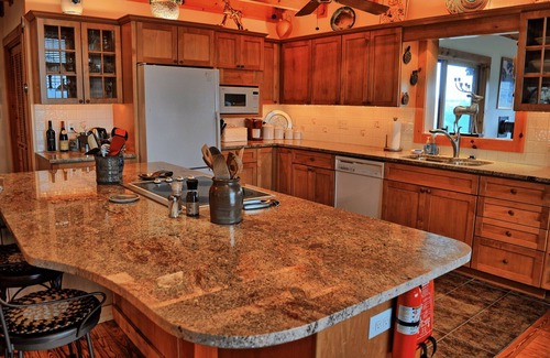 Boone Chalet De Esquí | Vista a la montaña en Laurel Ridge-3 BR / 3. 5 BA, bañera de hidromasaje, mesa de piscina, WiFi, aire acondicionado, vistas, capacidad para 6 personas!