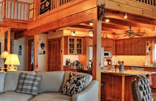 Boone Chalet De Esquí | Vista a la montaña en Laurel Ridge-3 BR / 3. 5 BA, bañera de hidromasaje, mesa de piscina, WiFi, aire acondicionado, vistas, capacidad para 6 personas!