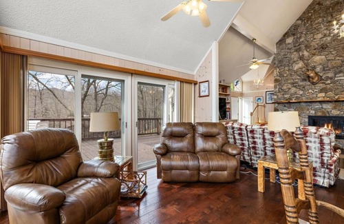 Seven Devils Casa | Mountain View, Pool Table, Deck, Game Room, Wet Bar