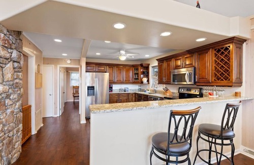 Seven Devils Casa | Mountain View, Pool Table, Deck, Game Room, Wet Bar