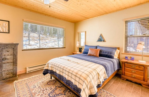 Angel Fire Casa | Mountain-view retreat on 200 acres with sunroom, wood stove & W/D - dog-friendly