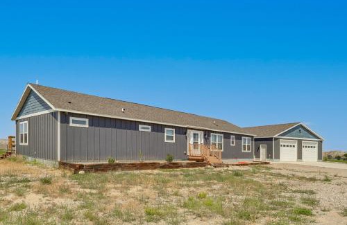Lander Casa | Mountain-View Retreat in Lander with Private Yard!