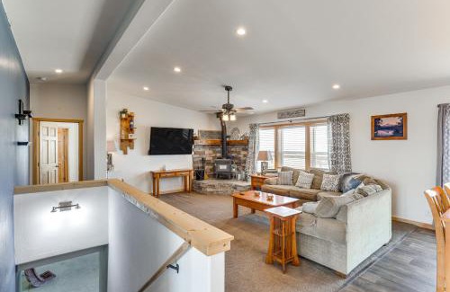 Lander Casa | Mountain-View Retreat in Lander with Private Yard!