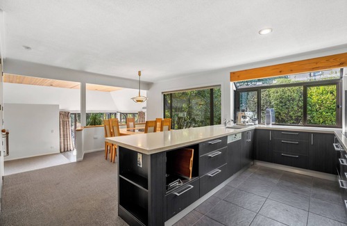 Wanaka Casa | Mountain View Retreat - Wanaka Holiday Home
