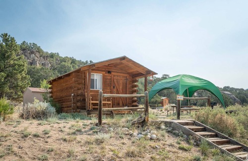 Buena Vista Cabina | Mountain View Shared Bunkhouse: 1 Room Shared Bunkhouse without a bathroom. 3 sets of twin bunk beds Contact us to book the full bunkhouse.