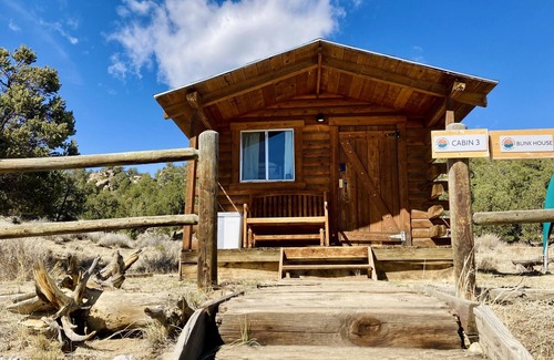 Buena Vista Cabina | Mountain View Shared Bunkhouse: 1 Room Shared Bunkhouse without a bathroom. 3 sets of twin bunk beds Contact us to book the full bunkhouse.