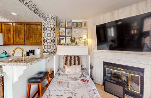 Brian Head Condominio | Mountain-view studio near slopes with indoor pool, hot tub, sauna, & balcony