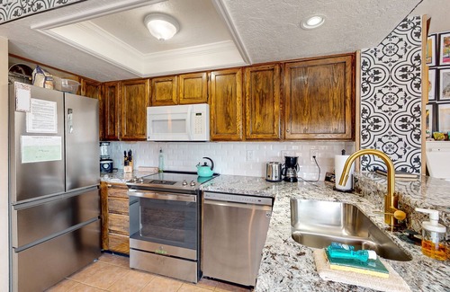 Brian Head Condominio | Mountain-view studio near slopes with indoor pool, hot tub, sauna, & balcony