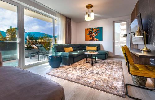 Brasov Apartamento | Mountain View Terrace Oasis with Parking and AC