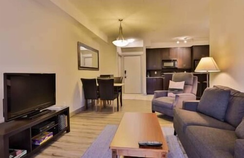 East Kootenay Condominio | Mountain View Two Queens Condo