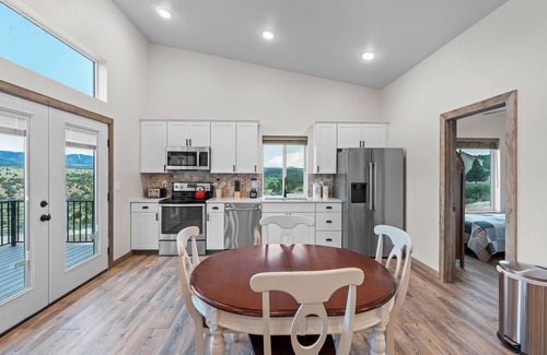 Mammoth Creek Cabaña | Mountain View Villa a Peaceful Mountain Retreat Close to Bryce Canyon