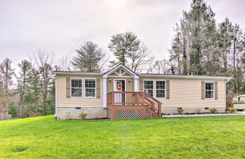Tuxedo Casa | Mountain-View Zirconia Home Walk to Lake Summit!