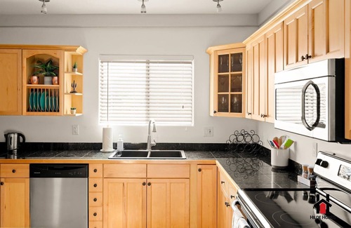 Cave Creek Casa | Mountain Views & Desert Starry Nights by the Fire