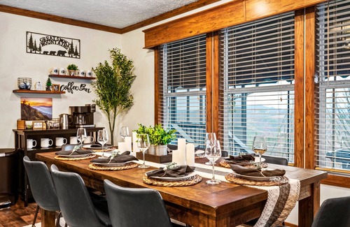 Gatlinburg Chalet De Esquí | Mountain Views/Game Room/Theatre Room/Jacuzzi/Fire Pit/10mins to downtown Gburg