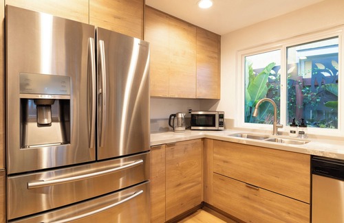 Bay Terraces Casa | Mountain Views/Hot Tub/Arcade Games/ Luxury Home!