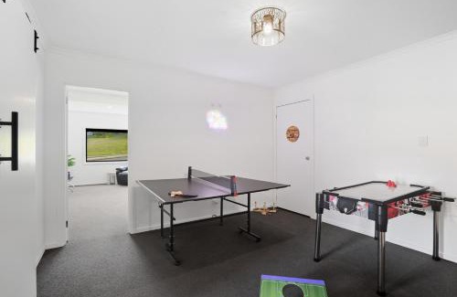 Lenah Valley Casa | Mountain Views in a Quiet Neighbourhood also Close to CBD