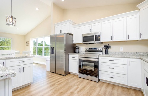 La Follette Casa | Mountain Views, Lake access, Brand new 6 BR 5Bath, Sleeps 18Pet Friendly
