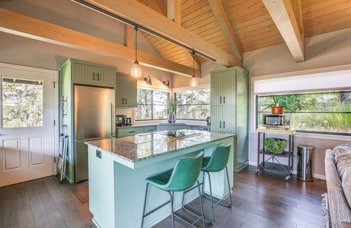 Thurston Cabaña | Mountain Views: Peaceful Eugene Country Cottage!