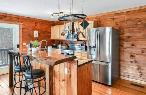 Canton Cabina | Mountain Views with Covered Decks and Hot Tub