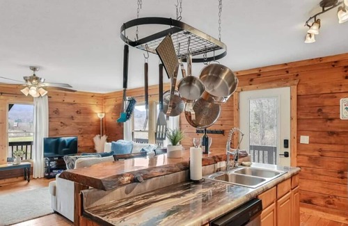 Canton Cabina | Mountain Views with Covered Decks and Hot Tub