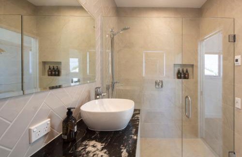 Fernhill Casa | Mountain Vista - beautifully renovated home with spa pool