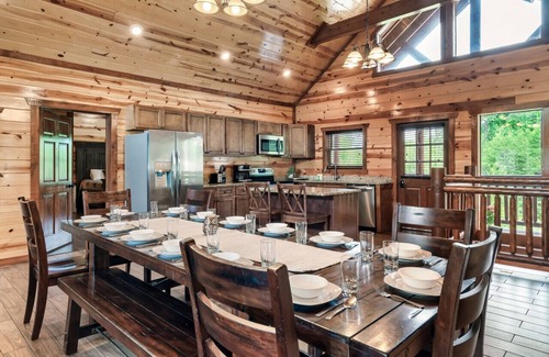 Caton Cabina | Mountaineer - Indoor Pool & Pet Friendly Cabin