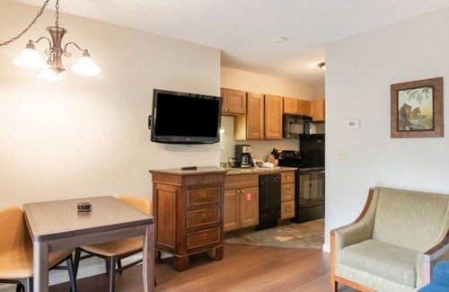 Pigeon Forge Villa | MountainLoft™ - 1 Bedroom Deluxe Villa
