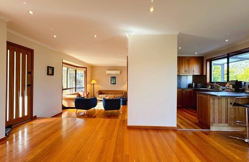 West Moonah Casa | Mountains and Treetops Retreat - Nature Getaway